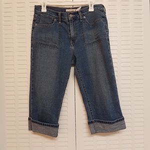 Levi Capris Flap Back pocket size 8